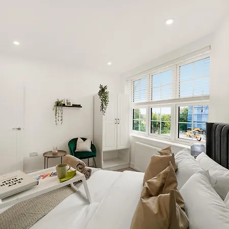 Modern One And Two Bed Apartments London Edgware Exterior photo