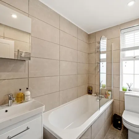 Modern One And Two Bed Apartments London Edgware Exterior photo