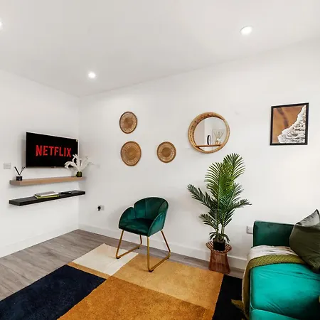 Modern One And Two Bed Apartments London Edgware Exterior photo