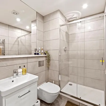 Modern One And Two Bed Apartments London Edgware Exterior photo