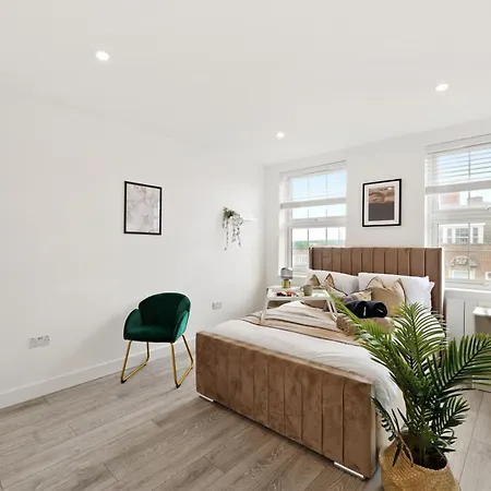 Modern One And Two Bed Apartments London Edgware Exterior photo