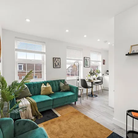 Modern One And Two Bed Apartments London Edgware Exterior photo