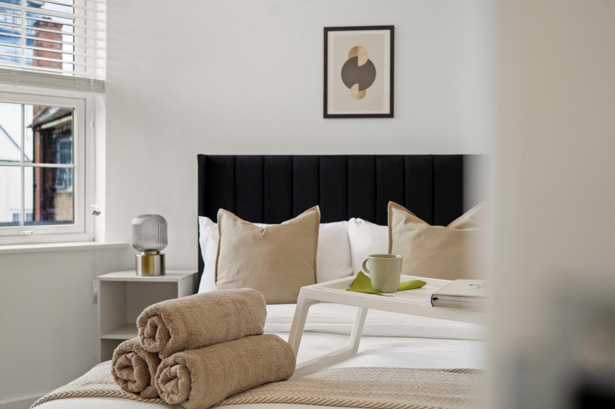 Modern One And Two Bed London Apartment *