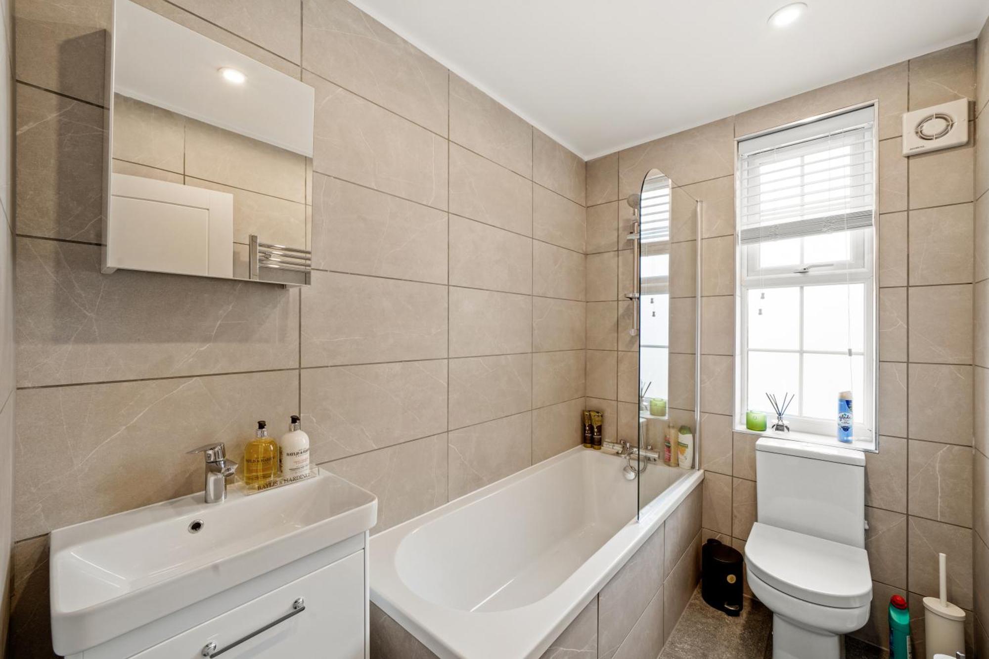 Apartment Modern One And Two Bed London