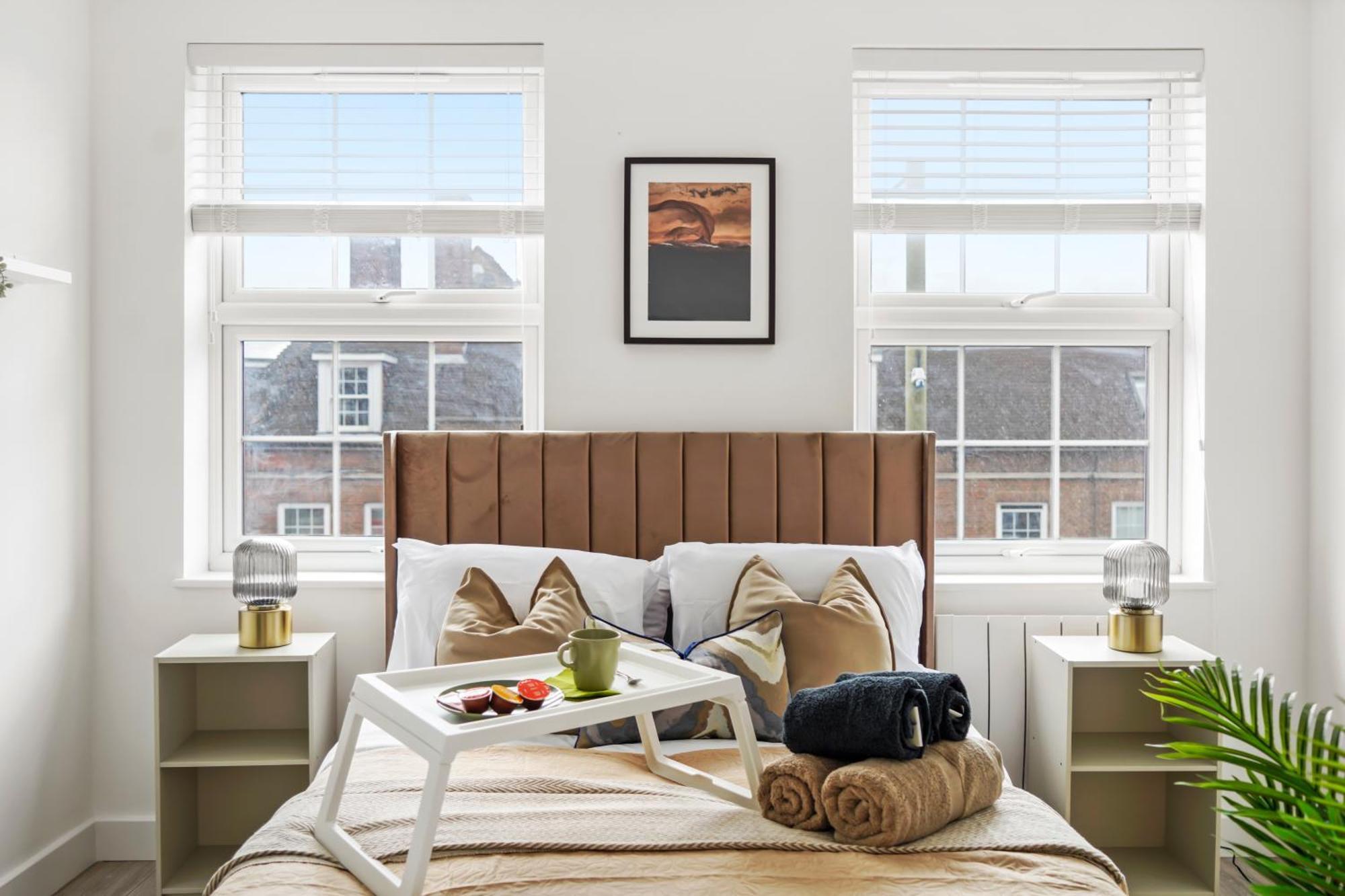 Modern One And Two Bed London Apartment *